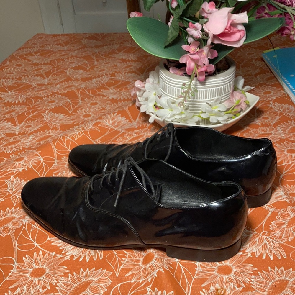 Vintage Burberry Oxford dress shoes for men’s w/ certificate of authentication.